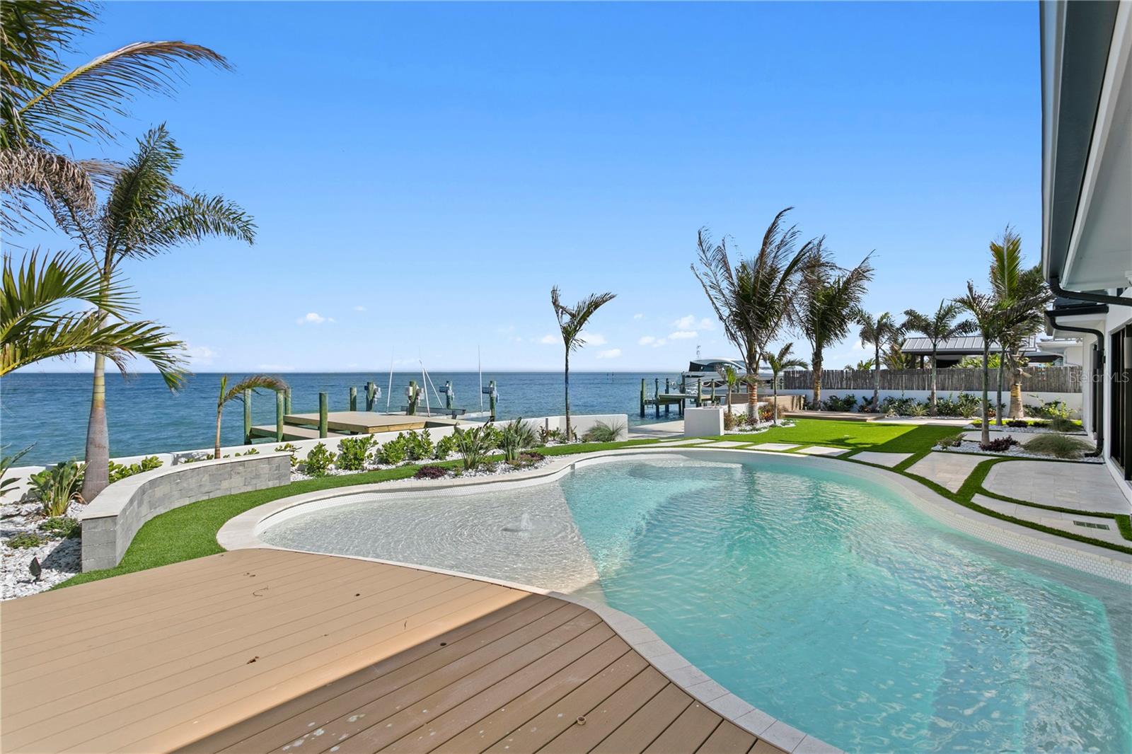 2580 E BAY ISLE DR SE