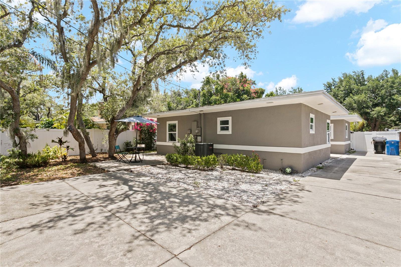 520 LAKE MAGGIORE BLVD S