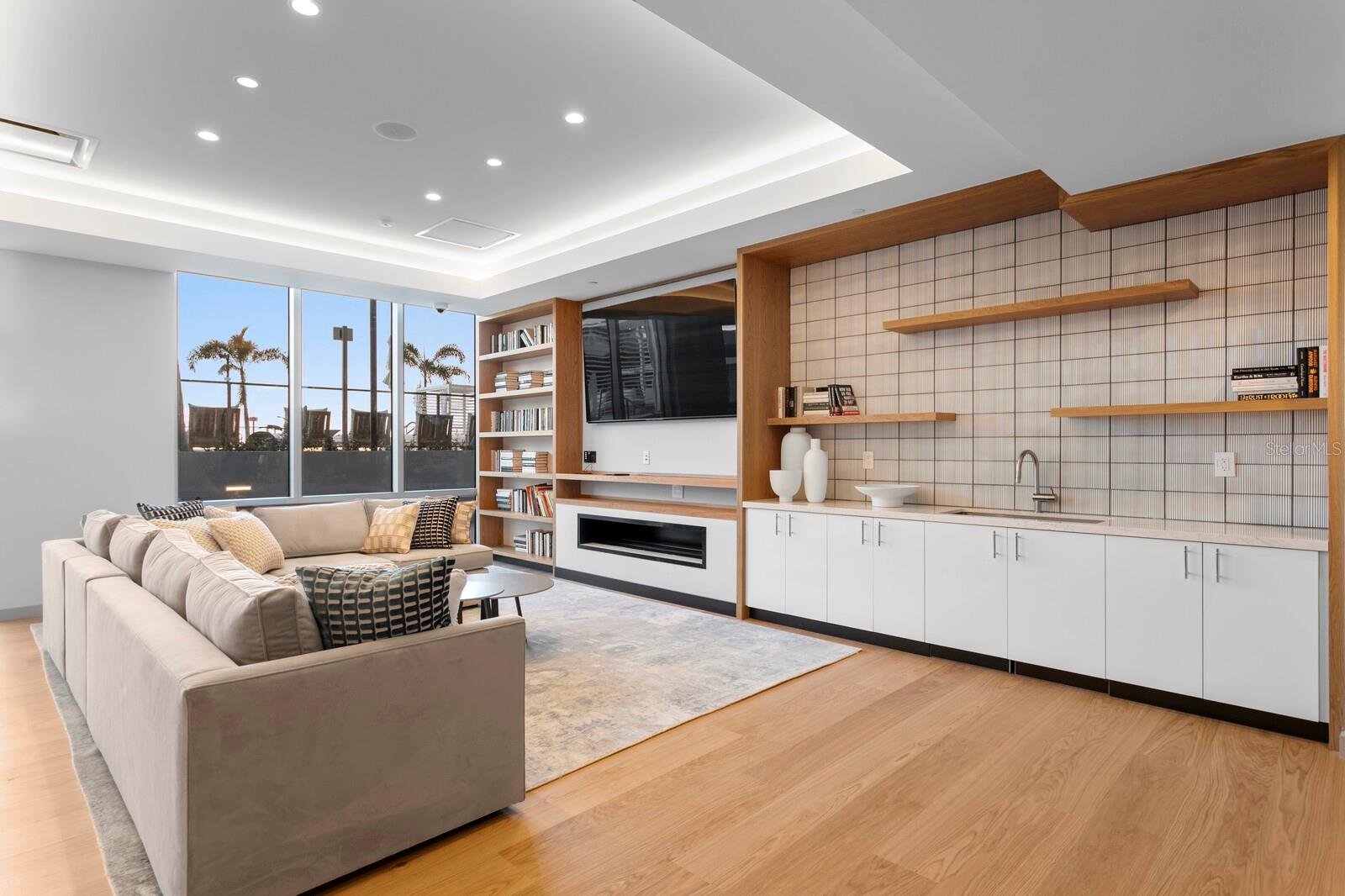 400 CENTRAL AVE #1704