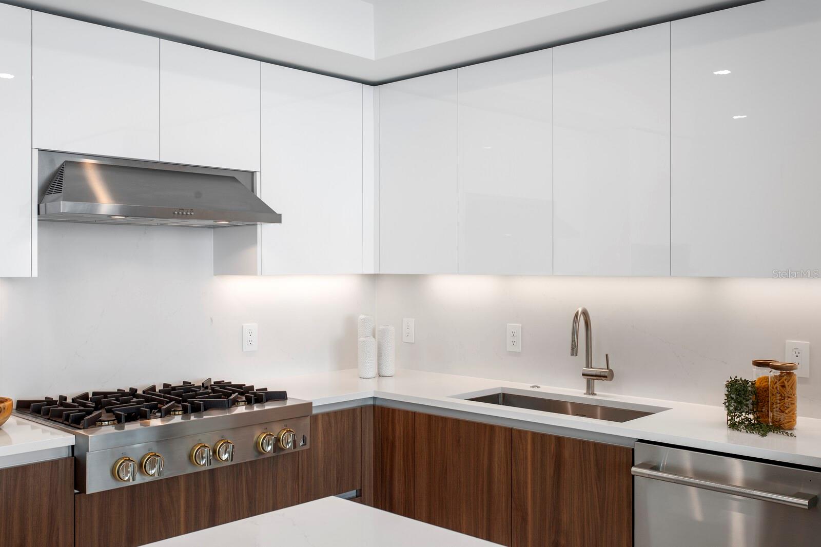400 CENTRAL AVE #1704