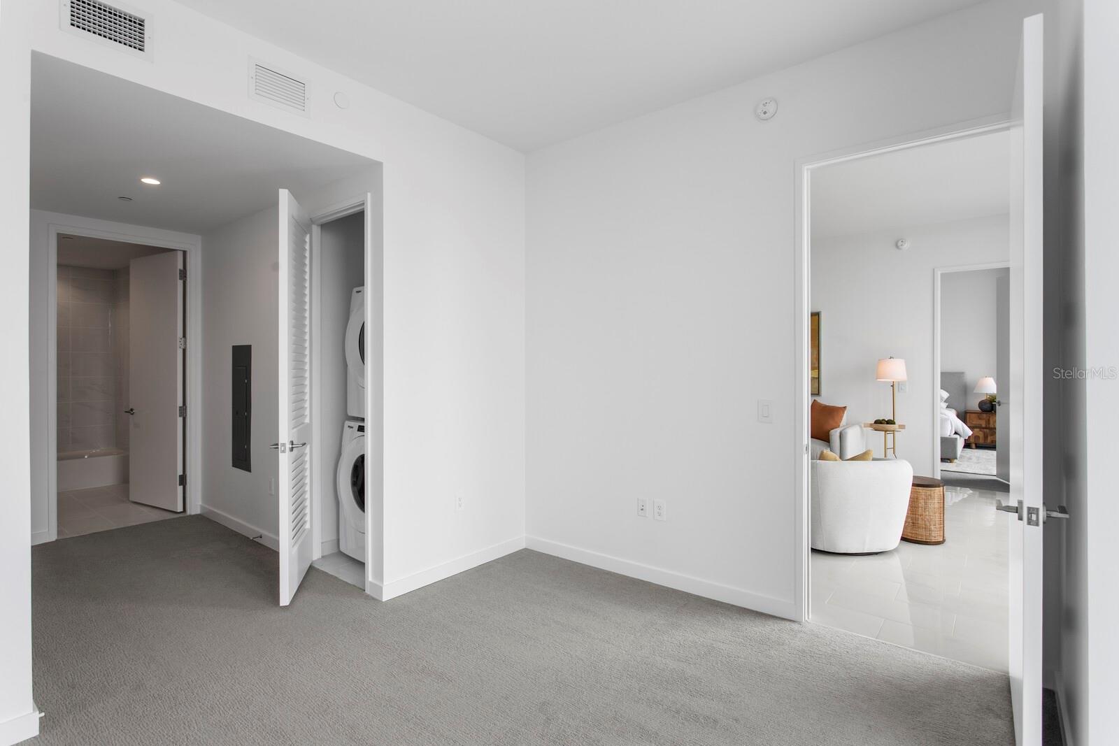 400 CENTRAL AVE #1704