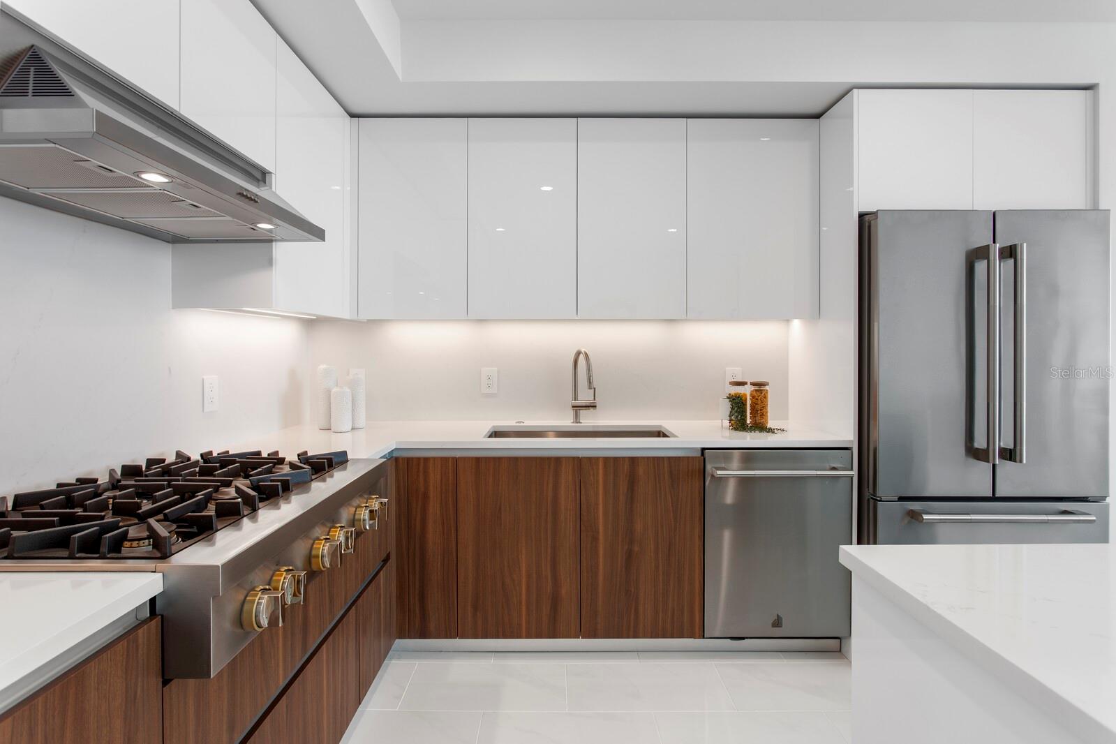 400 CENTRAL AVE #1704