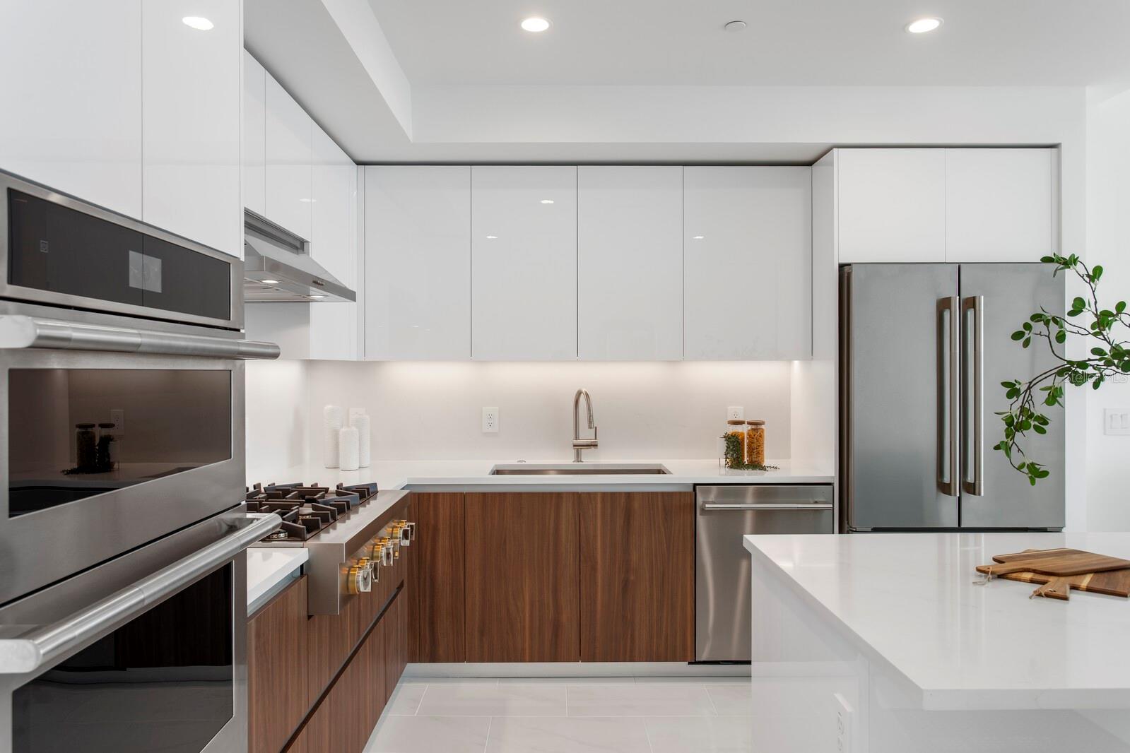 400 CENTRAL AVE #1704