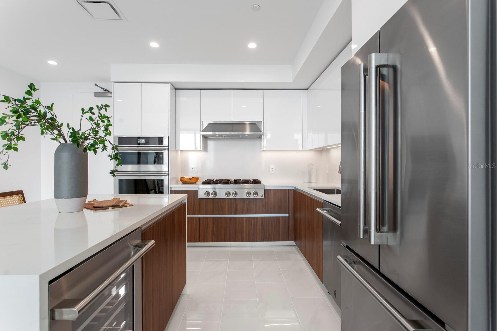 400 CENTRAL AVE #1704