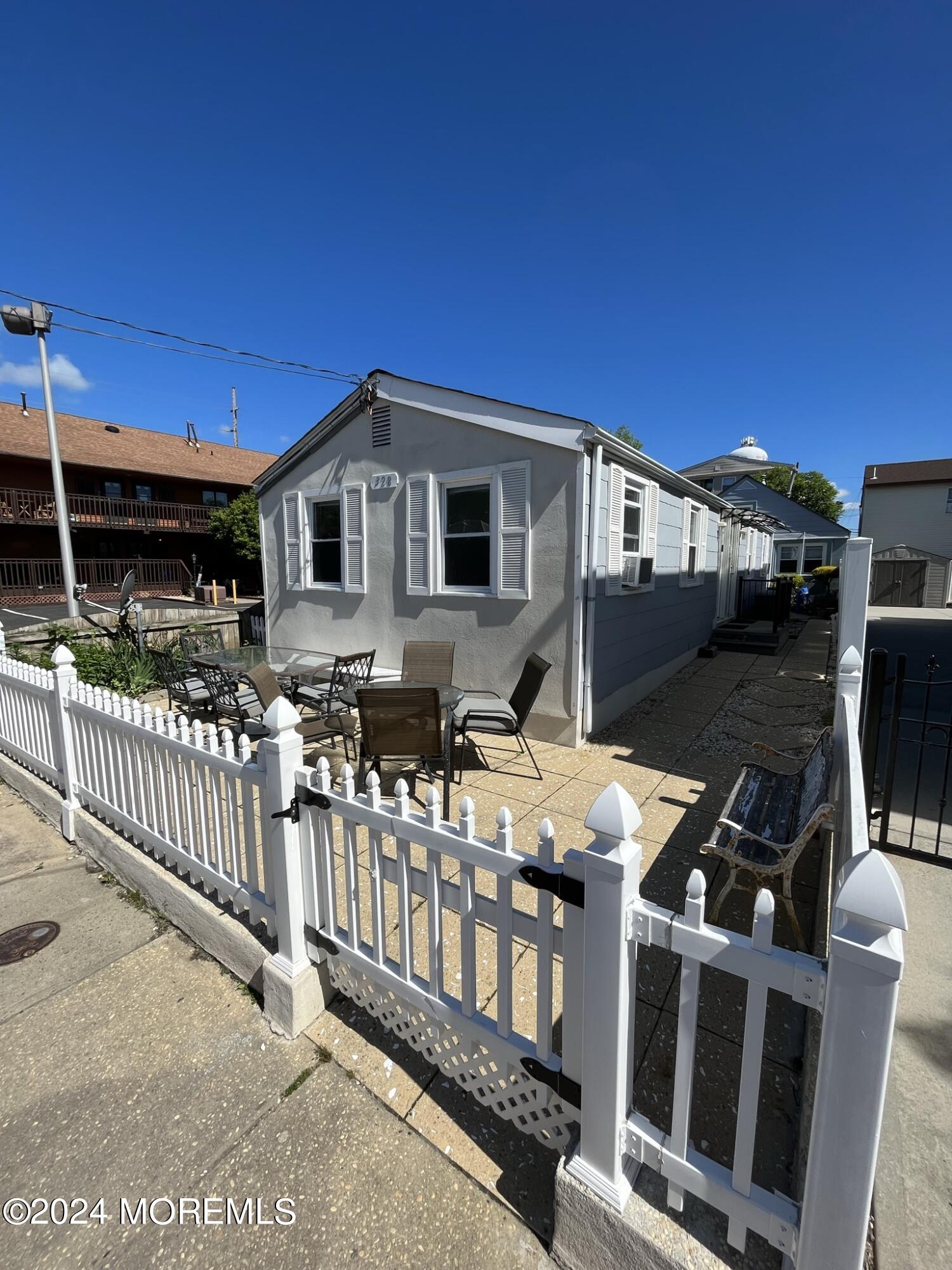 328 Sumner Avenue, 1