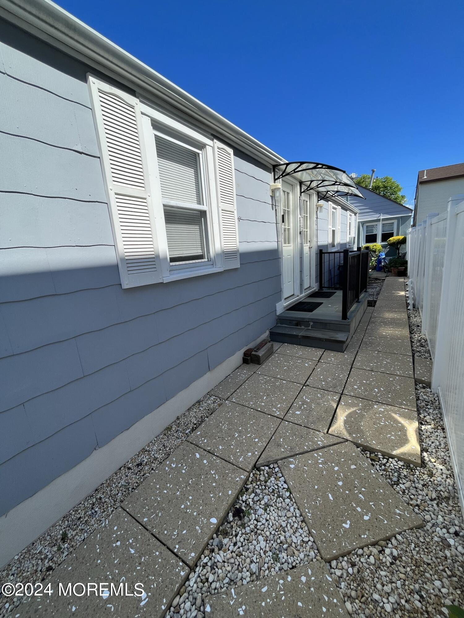 328 Sumner Avenue, 1