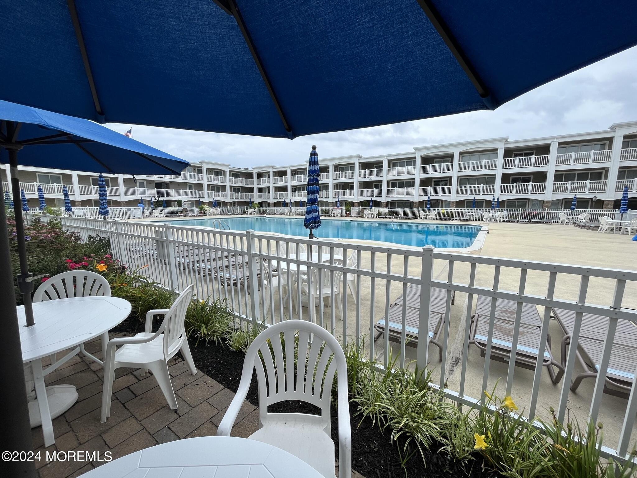 438 Highway 35, 1103