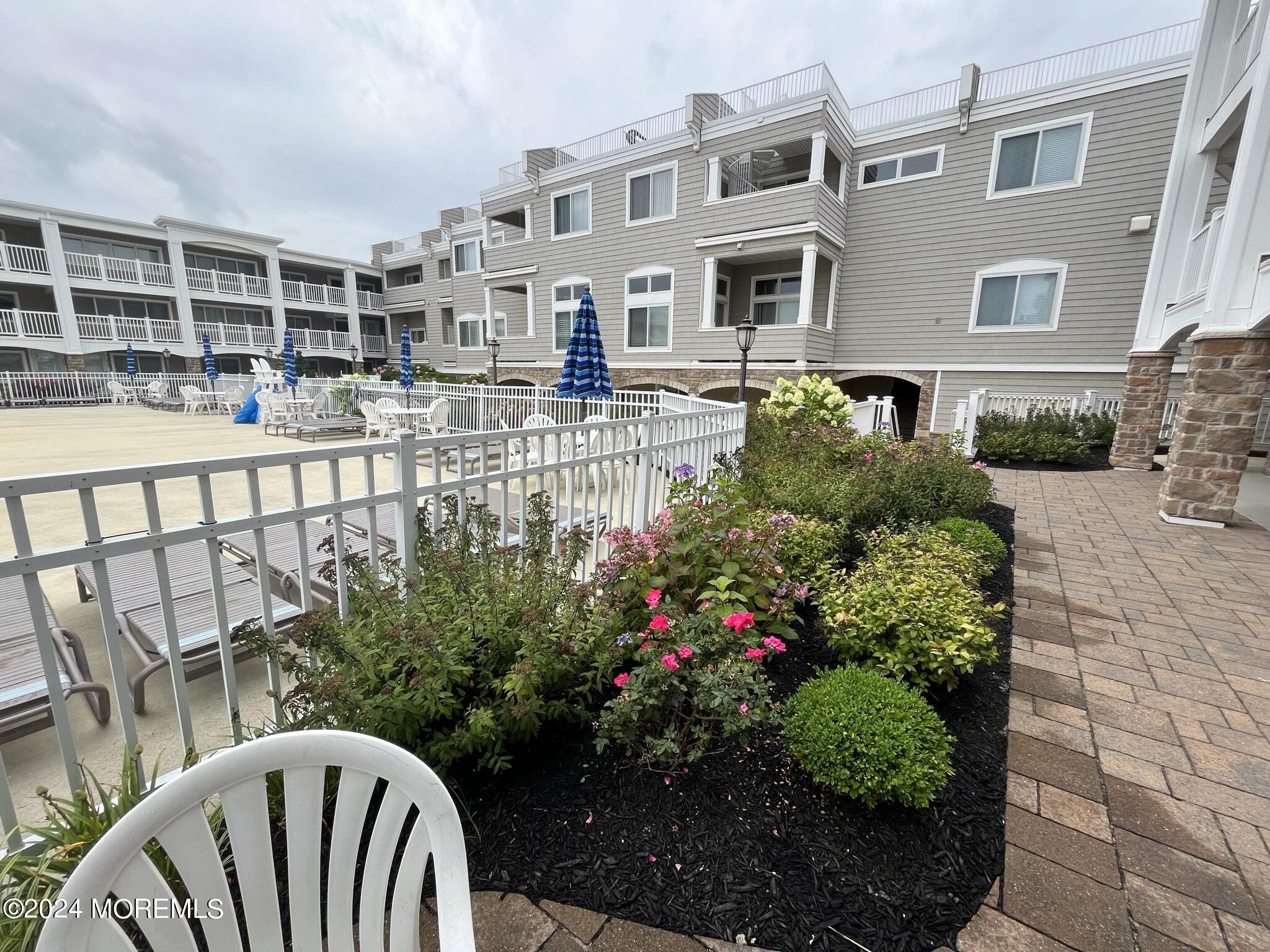 438 Highway 35, 1103