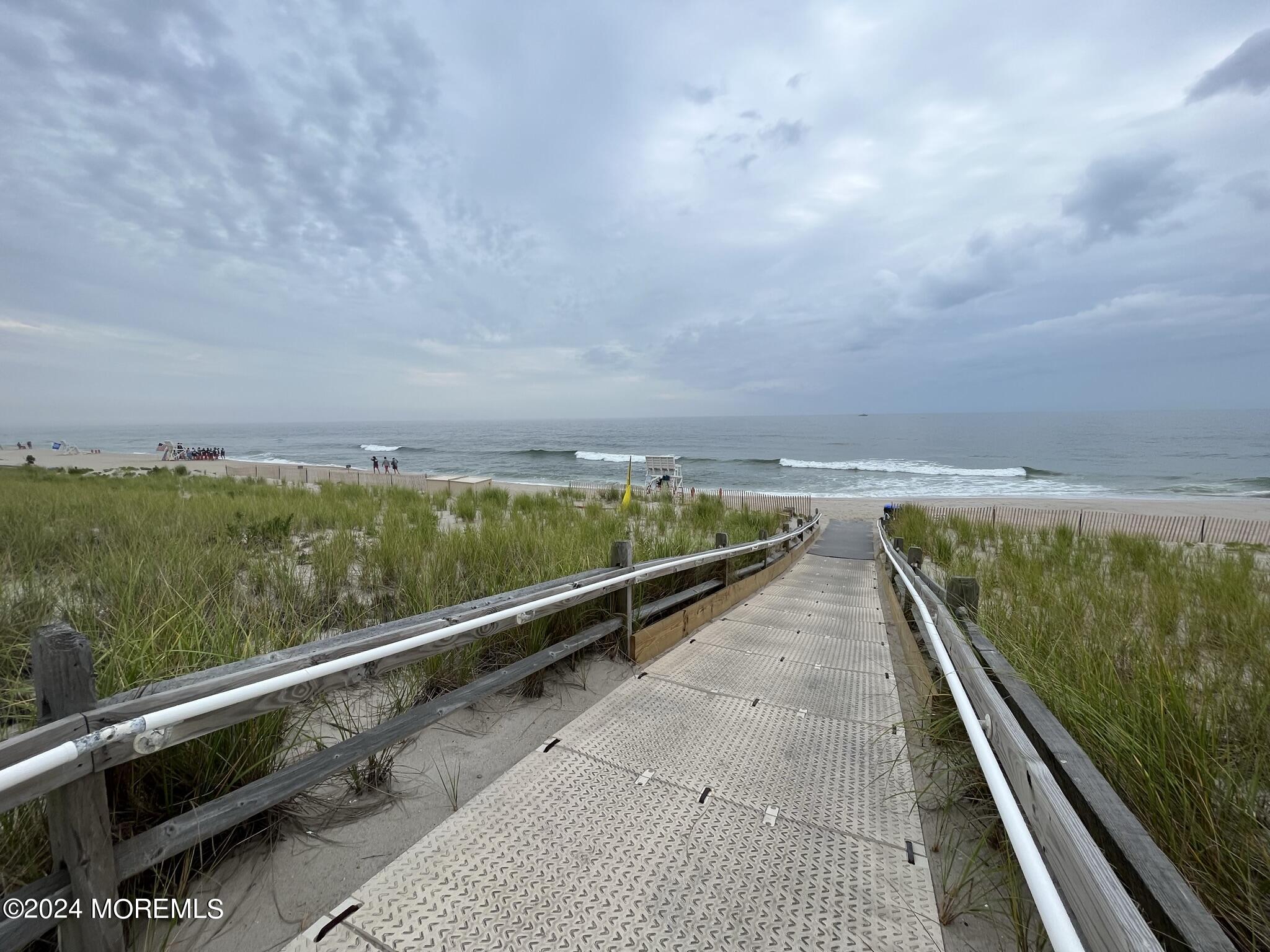 438 Highway 35, 1103