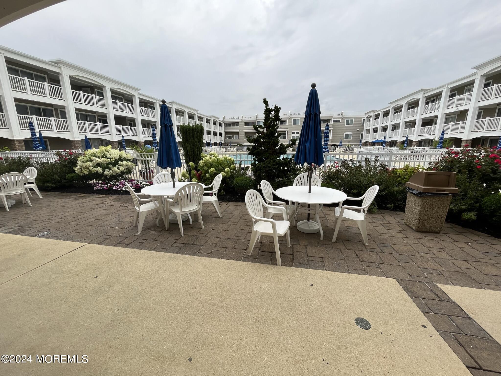 438 Highway 35, 1103