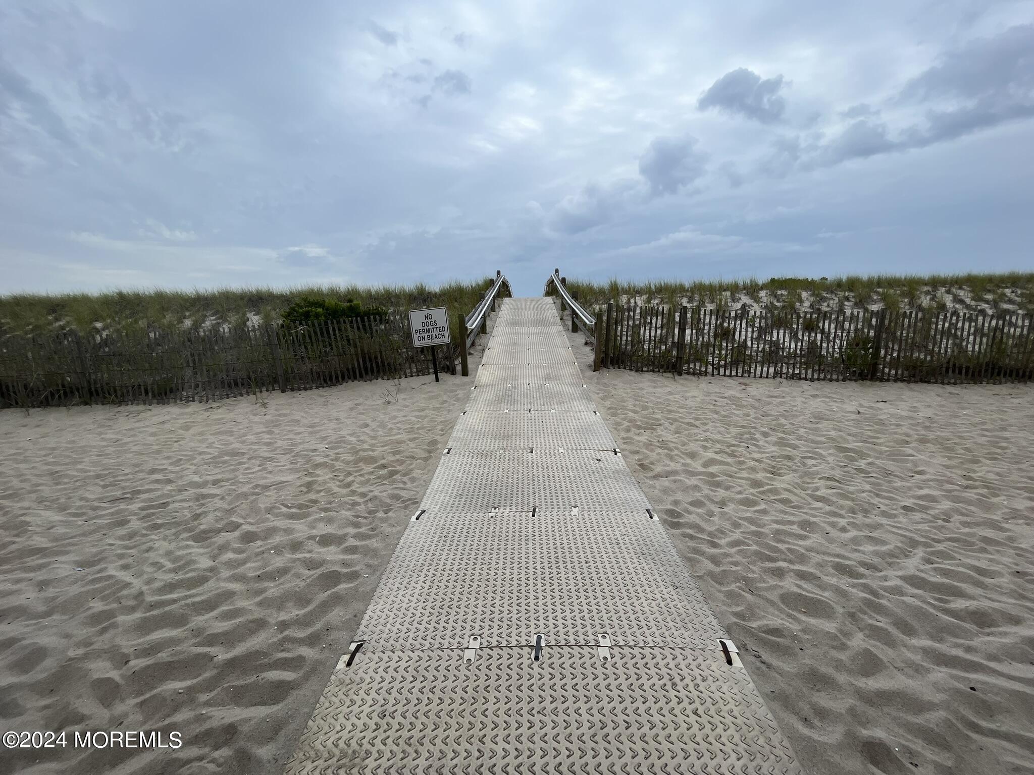 438 Highway 35, 1103