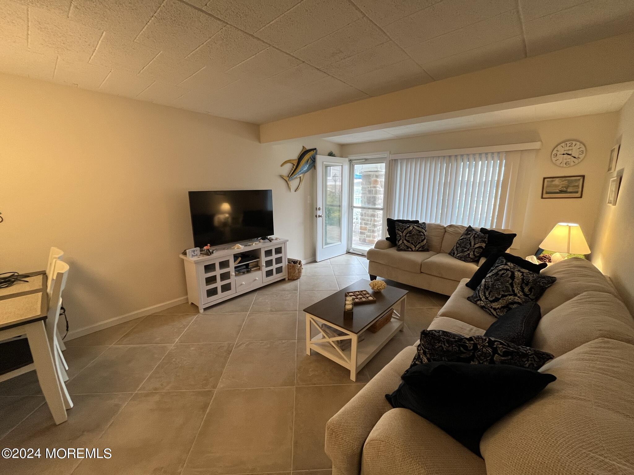 438 Highway 35, 1103