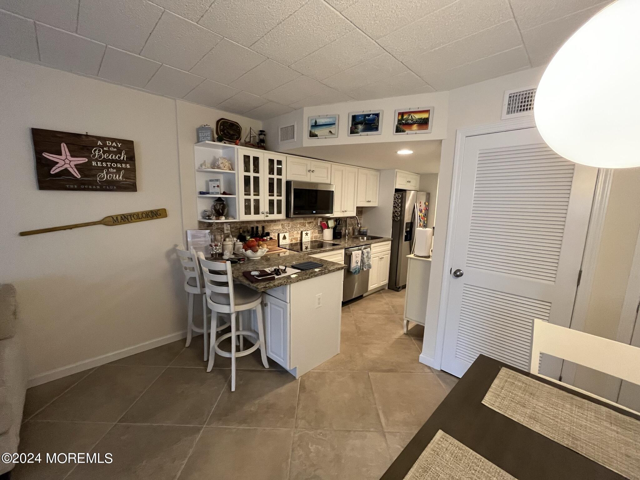 438 Highway 35, 1103