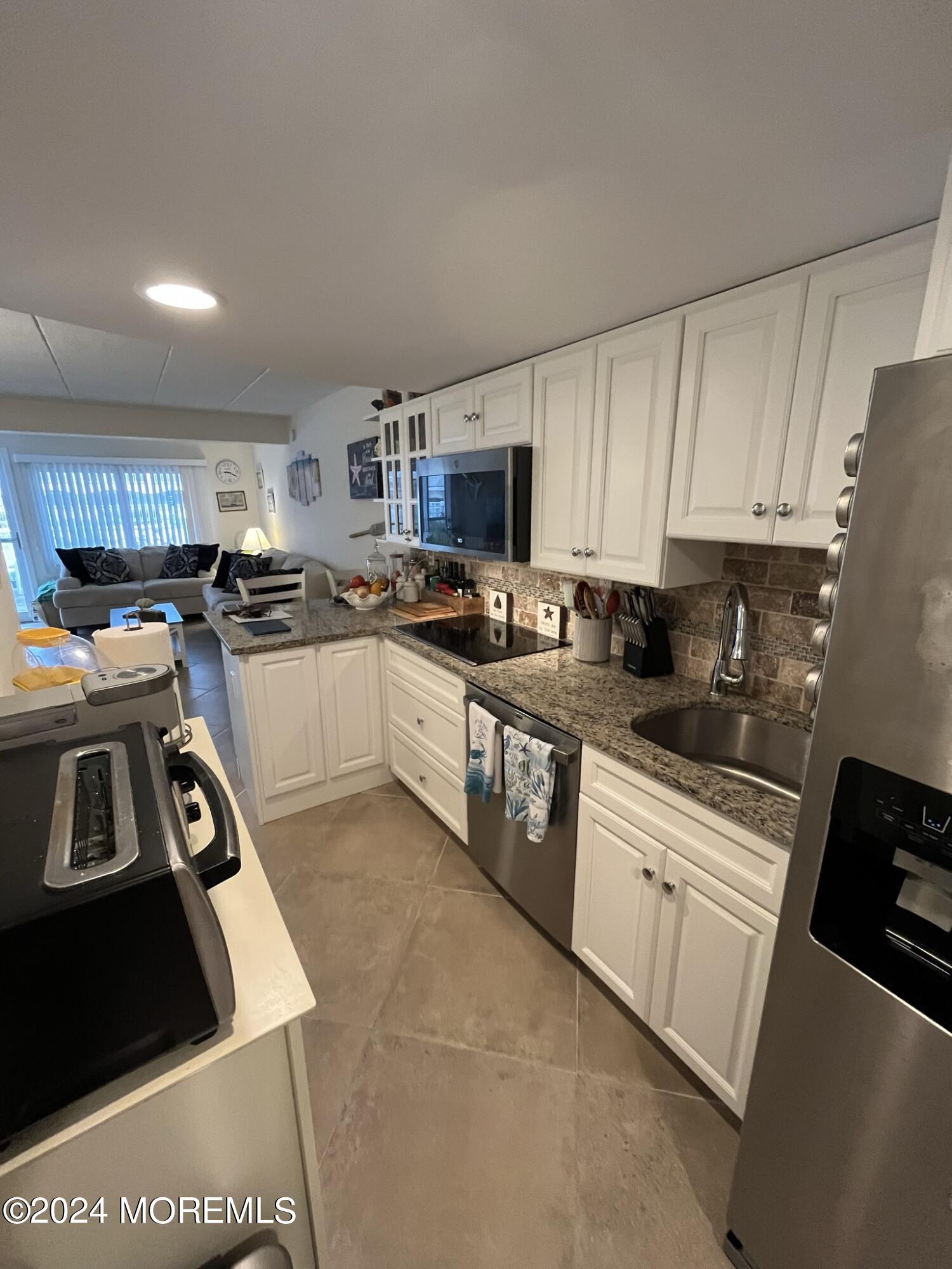 438 Highway 35, 1103