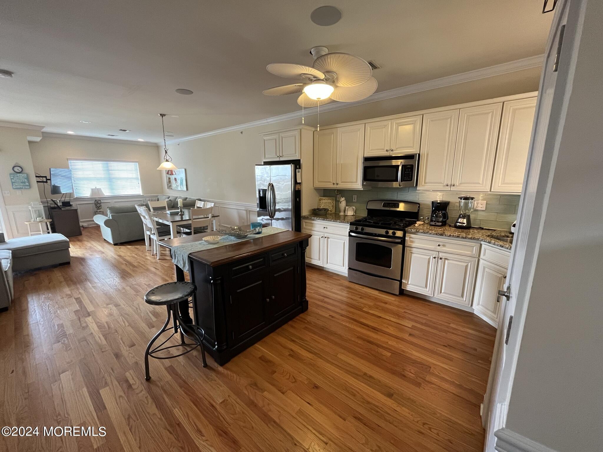 119 Dupont Avenue, A8