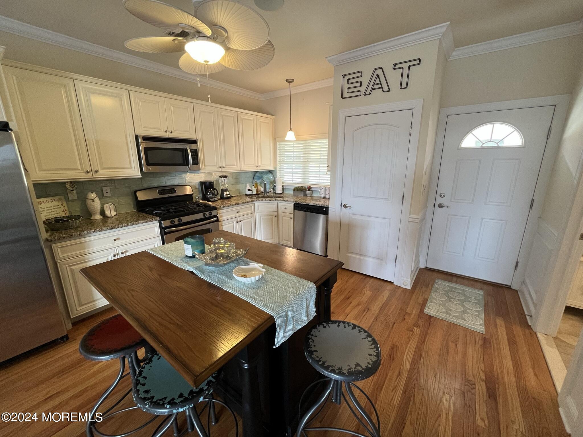 119 Dupont Avenue, A8