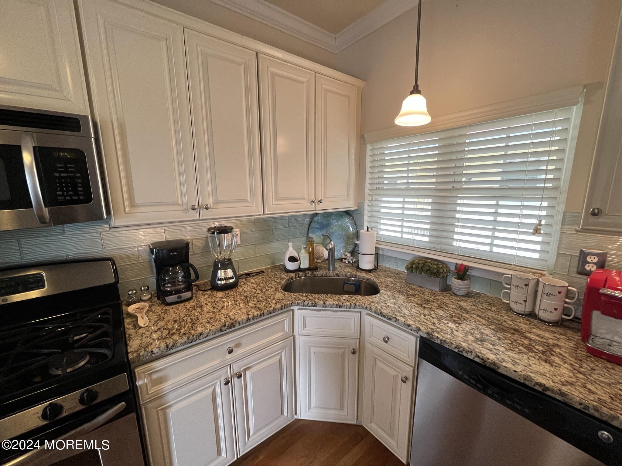 119 Dupont Avenue, A8