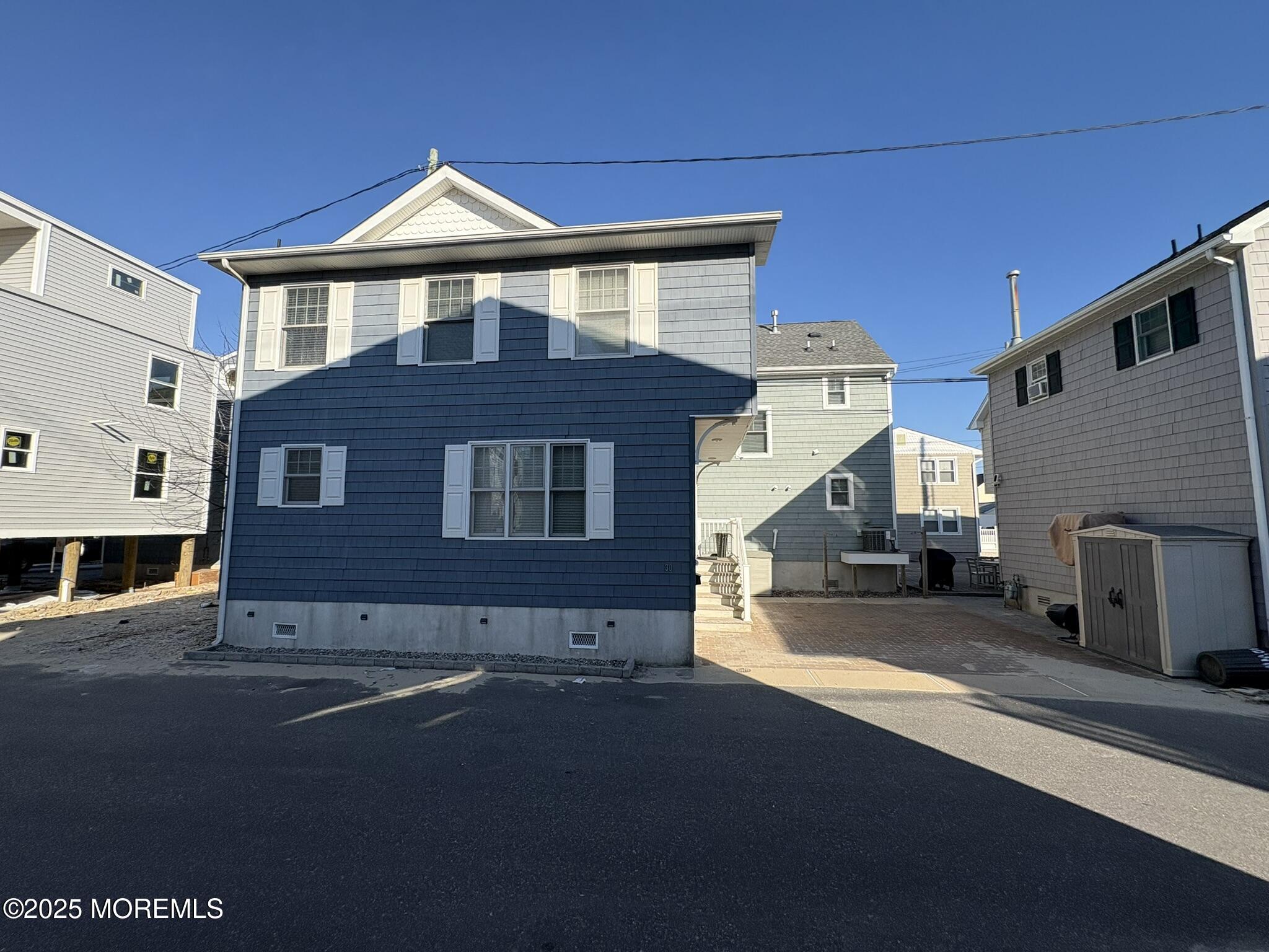 30 E Bay Way
