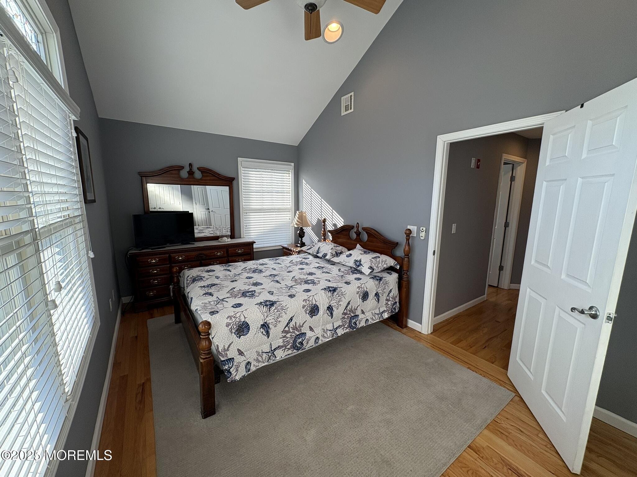 30 E Bay Way