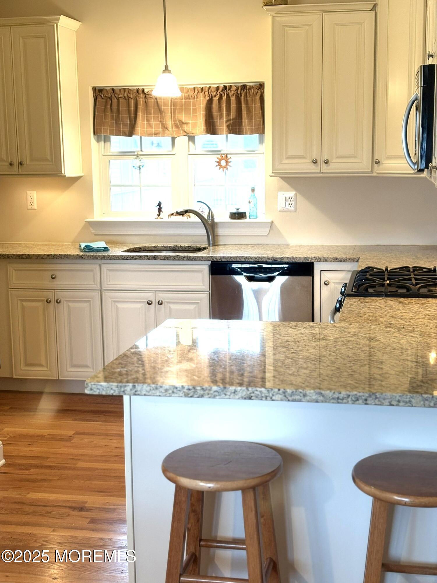 119 Dupont Avenue 10