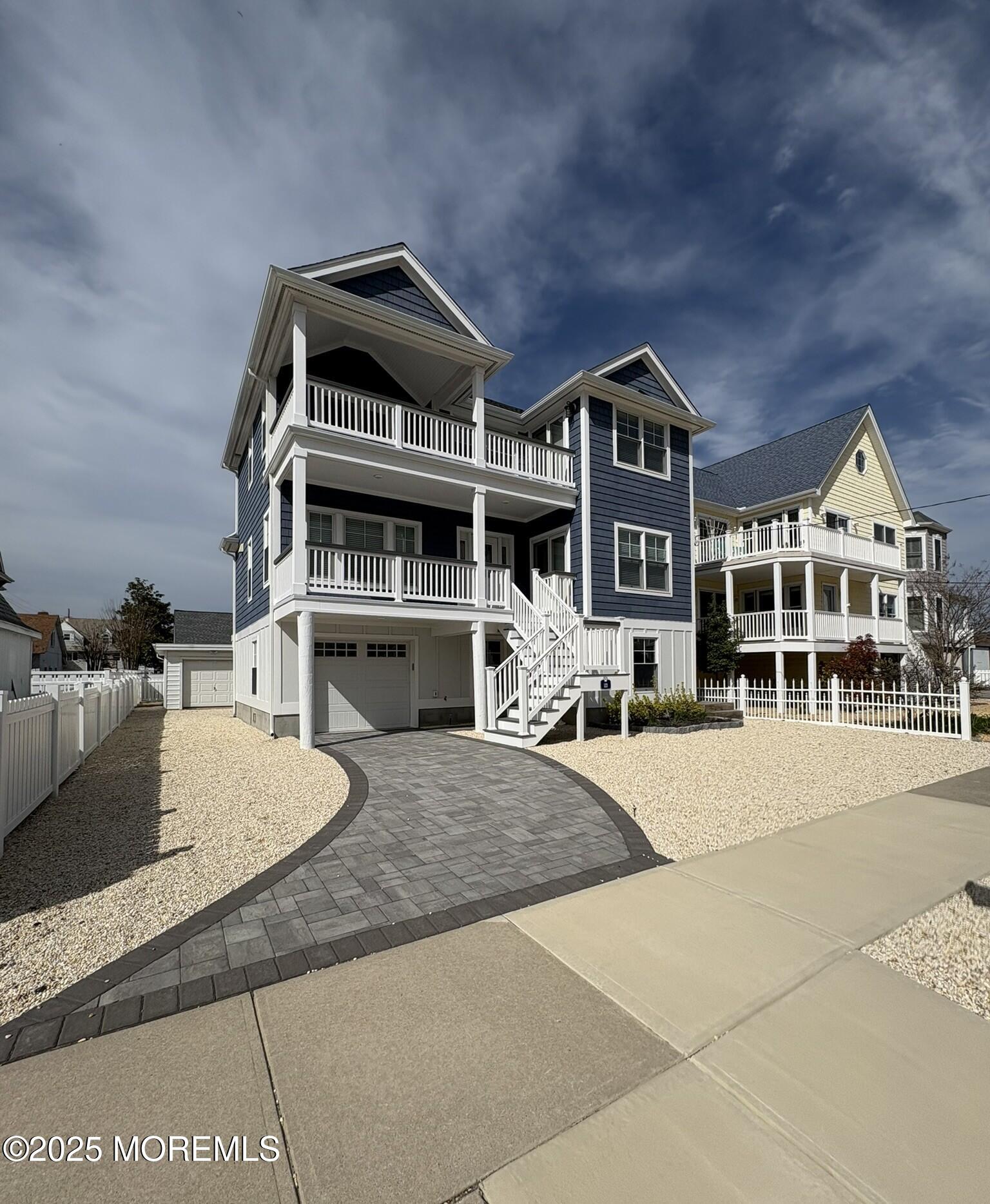 122 7th Avenue