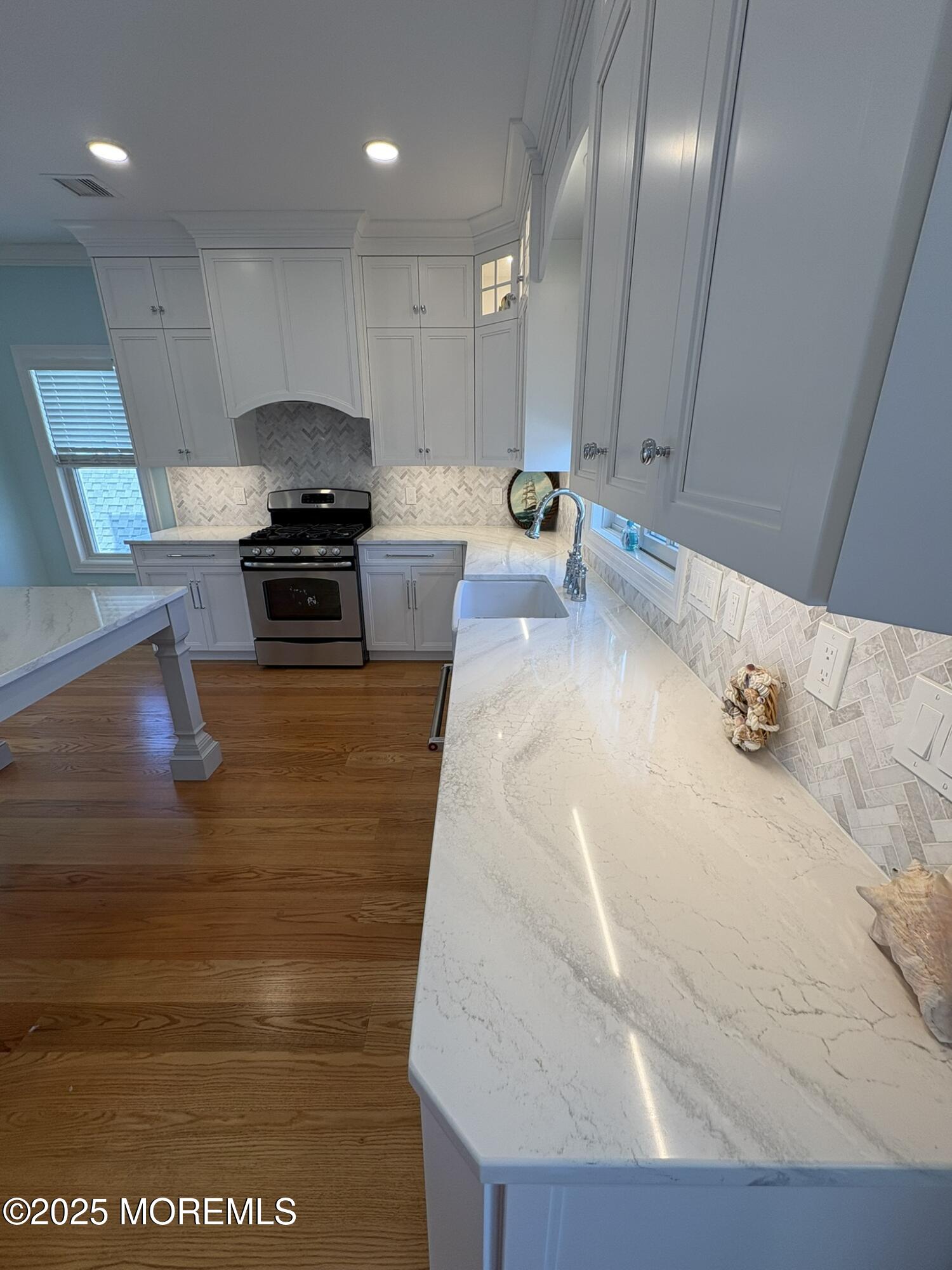 122 7th Avenue
