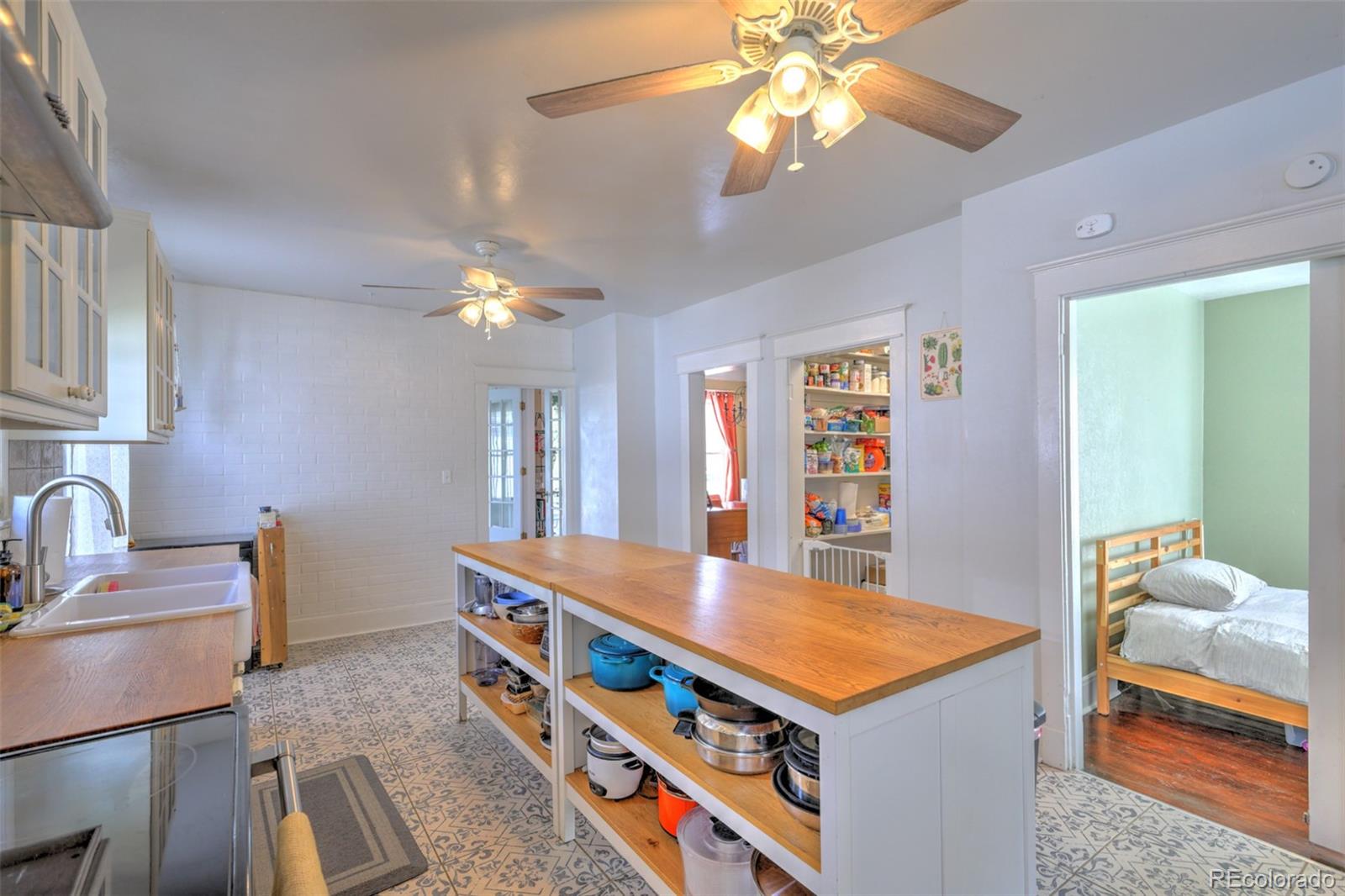 511 W Colorado Avenue