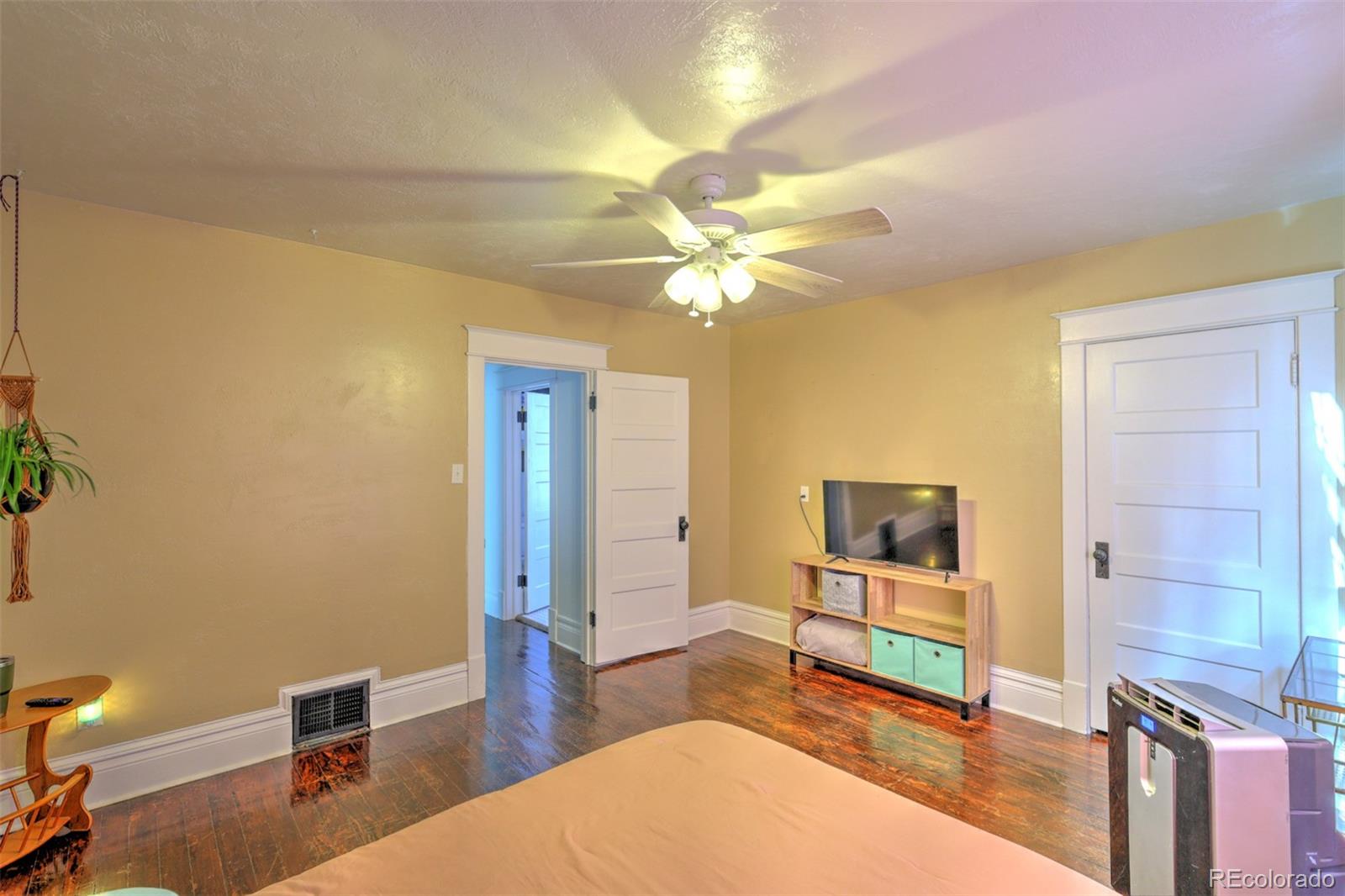 511 W Colorado Avenue