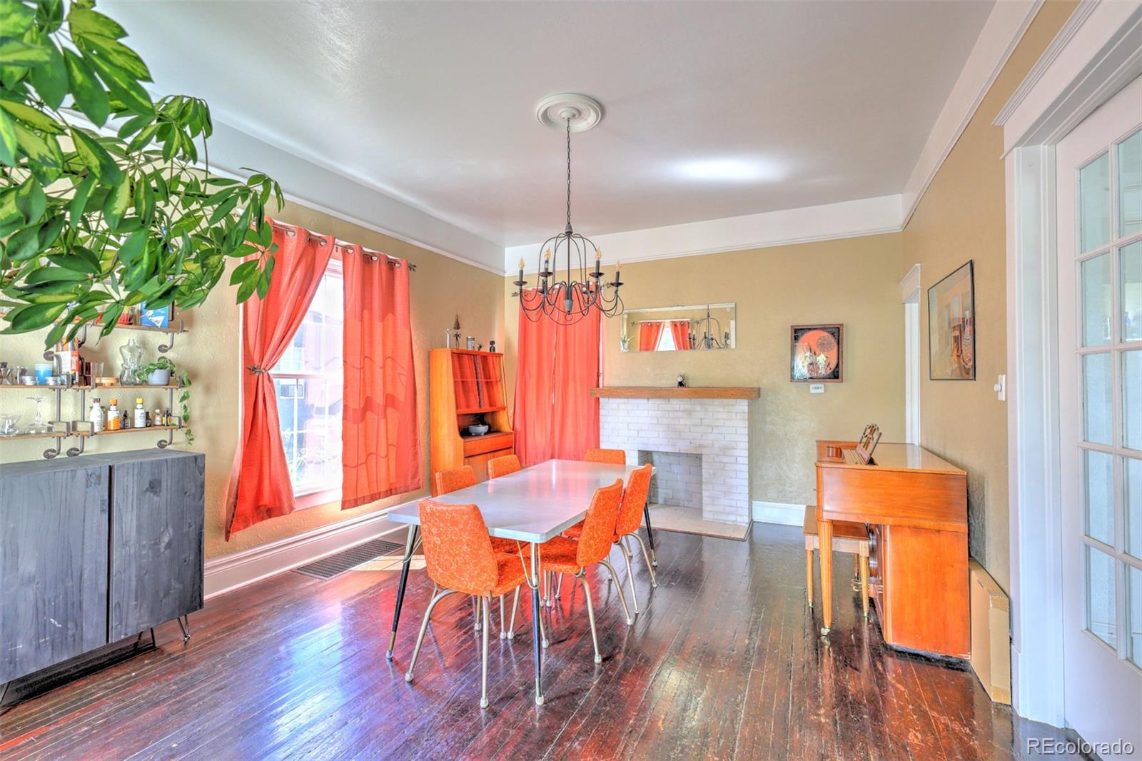 511 W Colorado Avenue