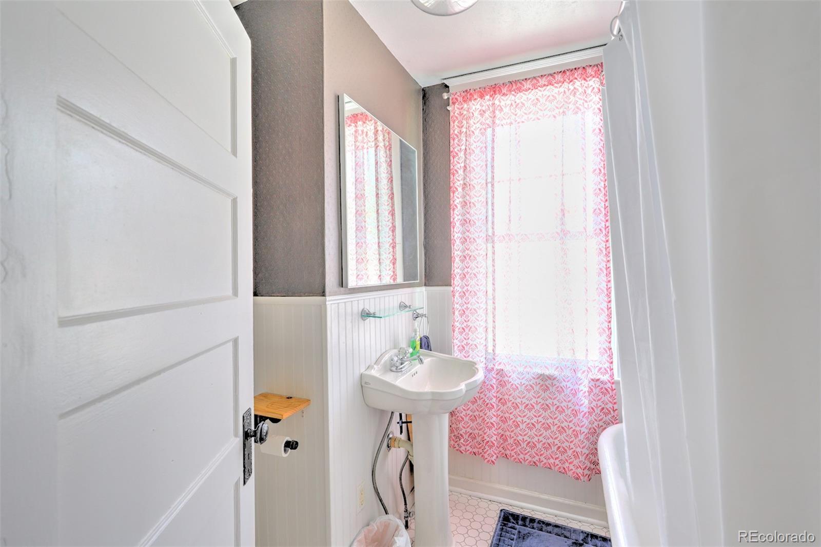 511 W Colorado Avenue