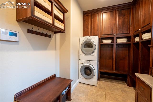 1575 Vine Cliff Heights