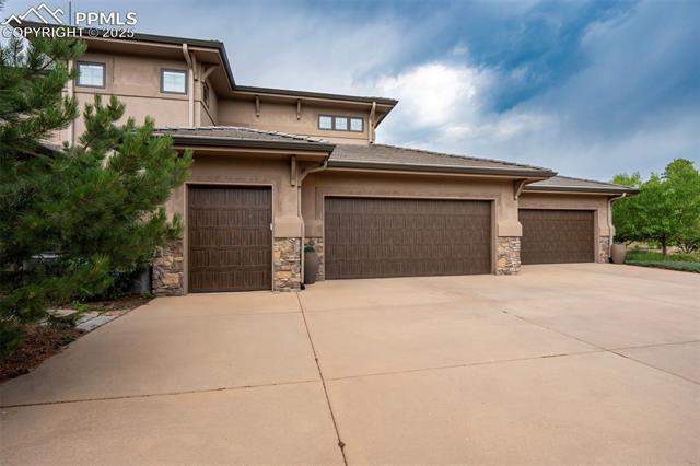 1575 Vine Cliff Heights