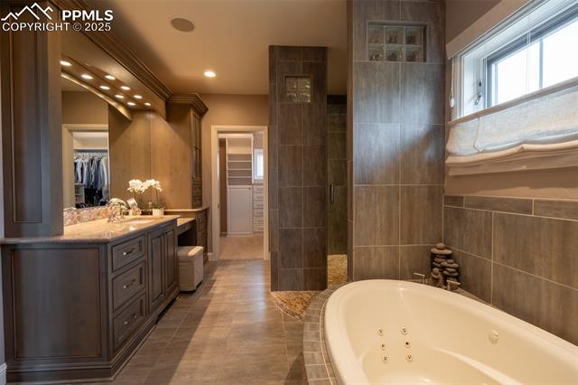 1575 Vine Cliff Heights