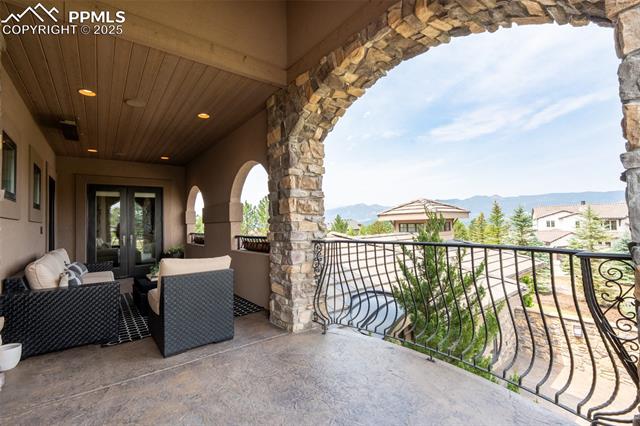 1575 Vine Cliff Heights
