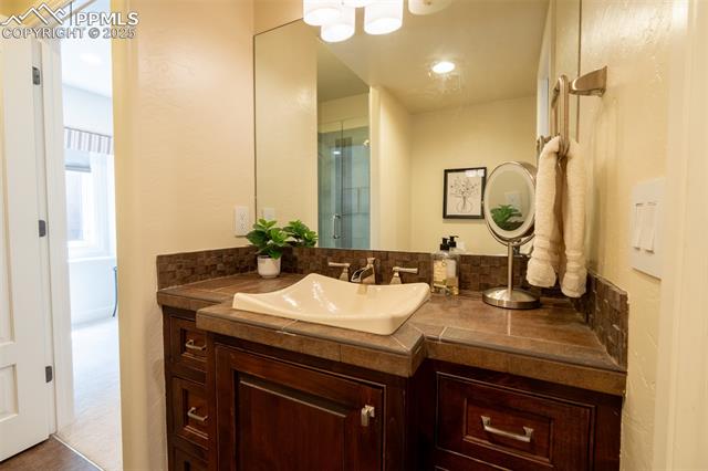 1575 Vine Cliff Heights