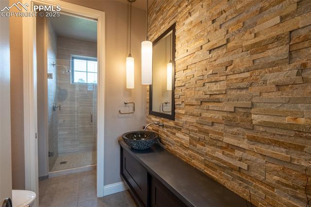1575 Vine Cliff Heights
