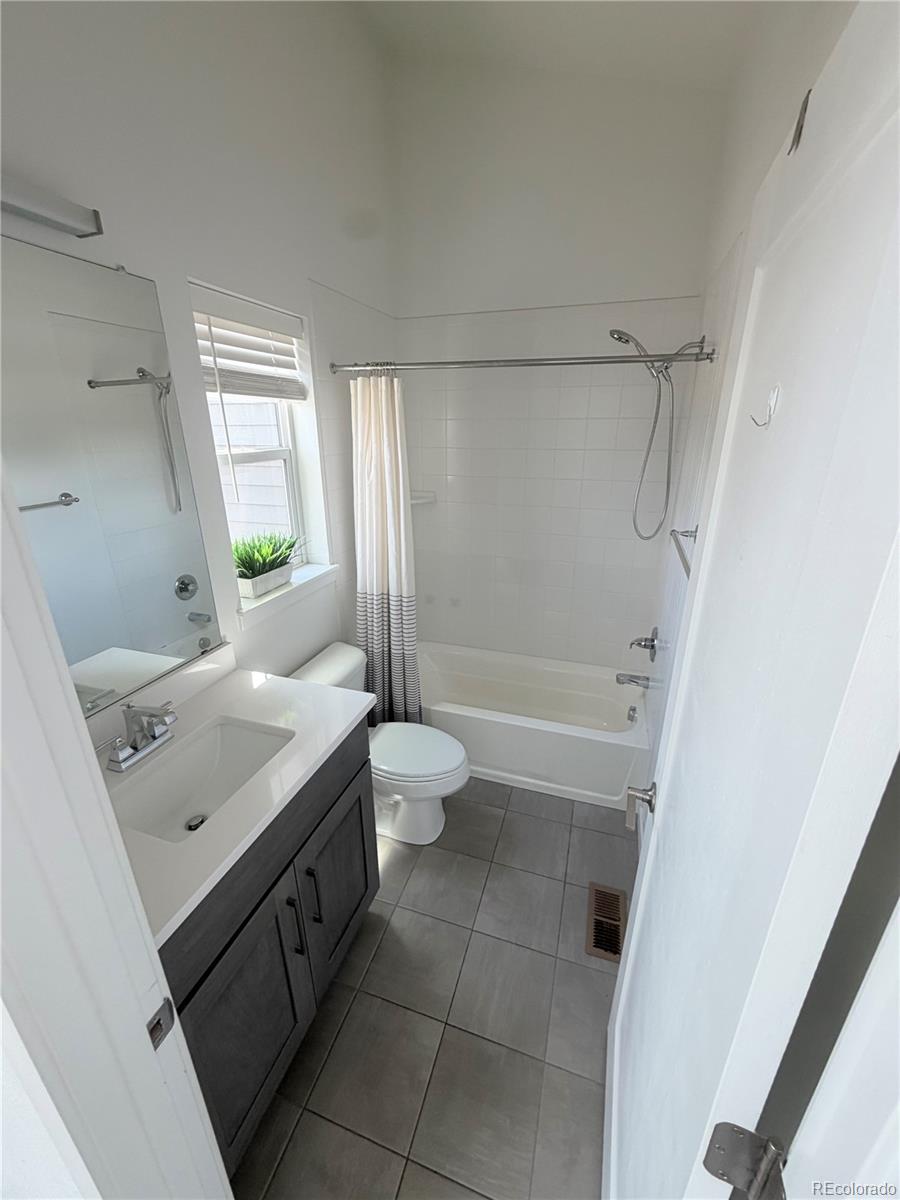 8711 E Hampden Avenue Unit: 4