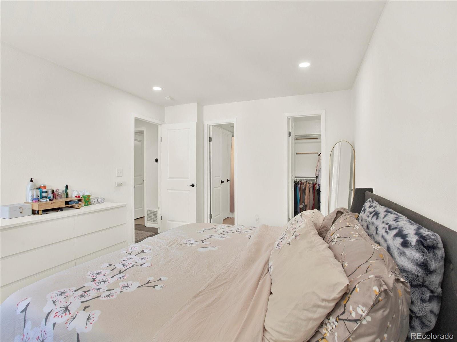 12534 E Cornell Avenue Unit: 302