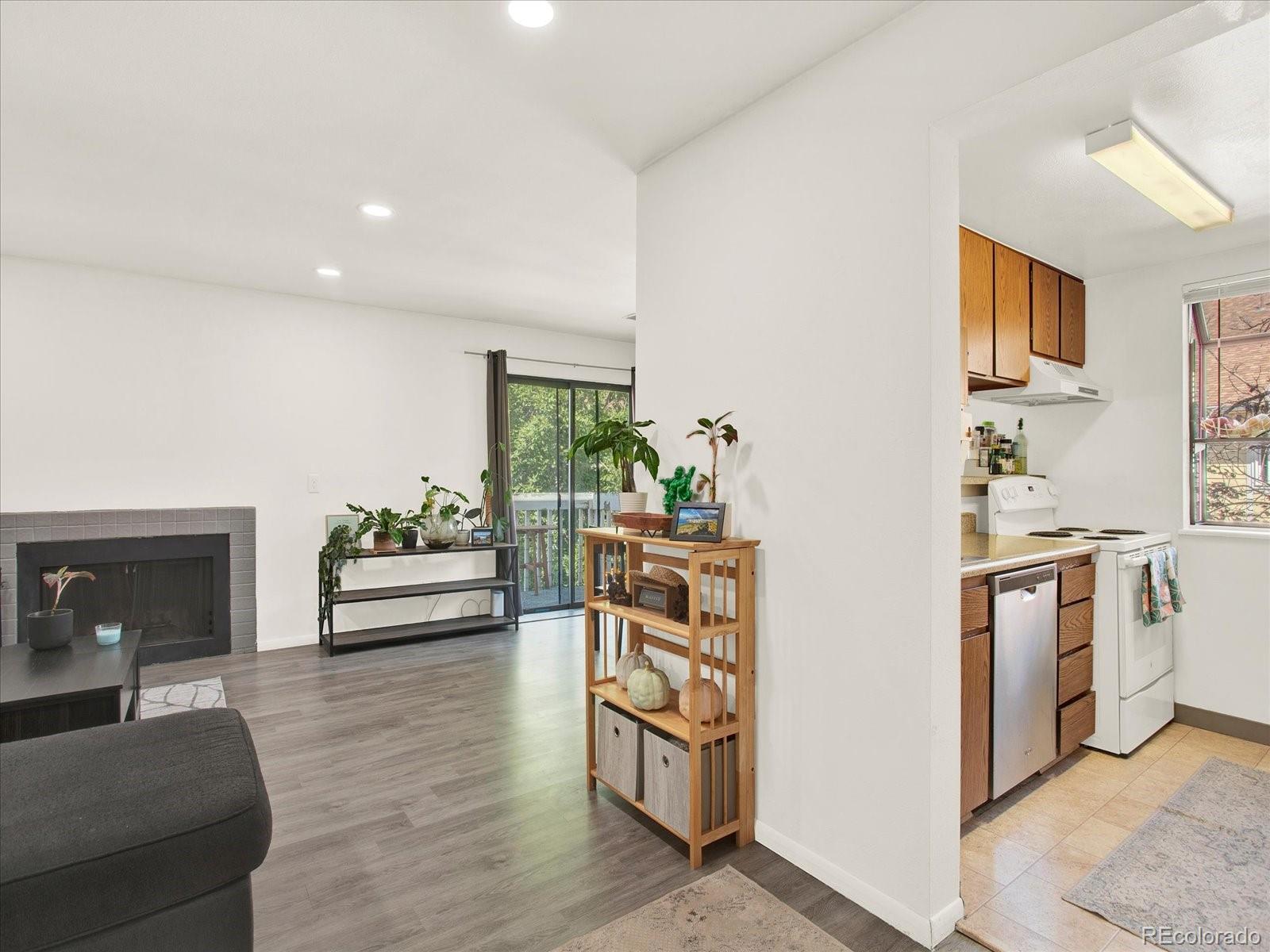 12534 E Cornell Avenue Unit: 302