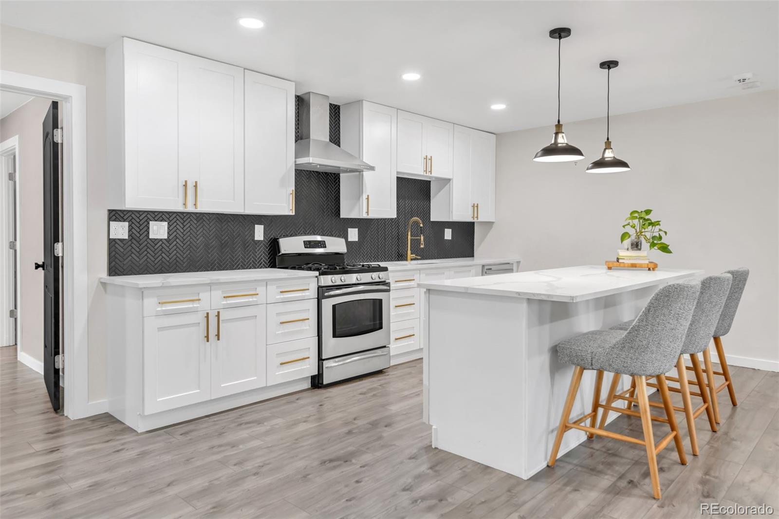 3243 S Fairfax Street