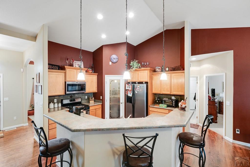 777 Woodleaf Dr