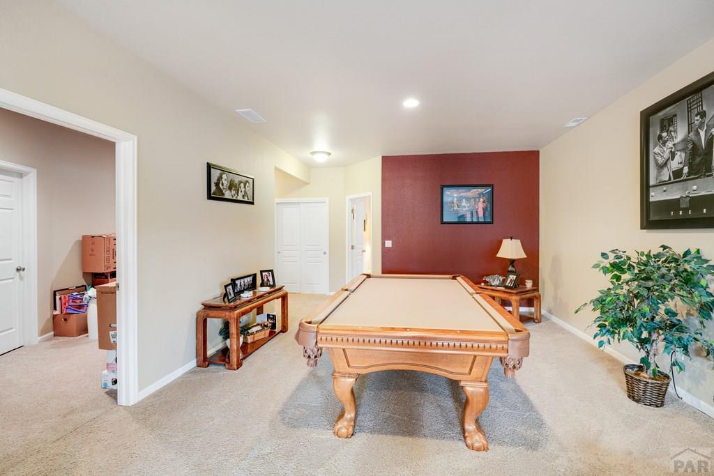 777 Woodleaf Dr
