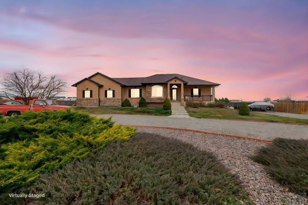777 Woodleaf Dr