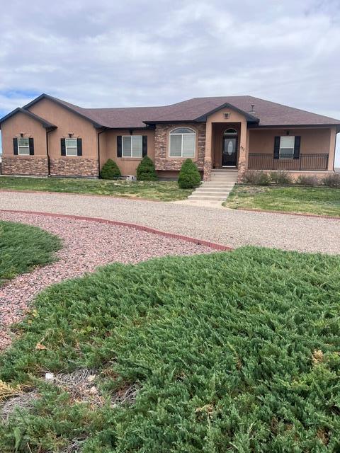 777 Woodleaf Dr