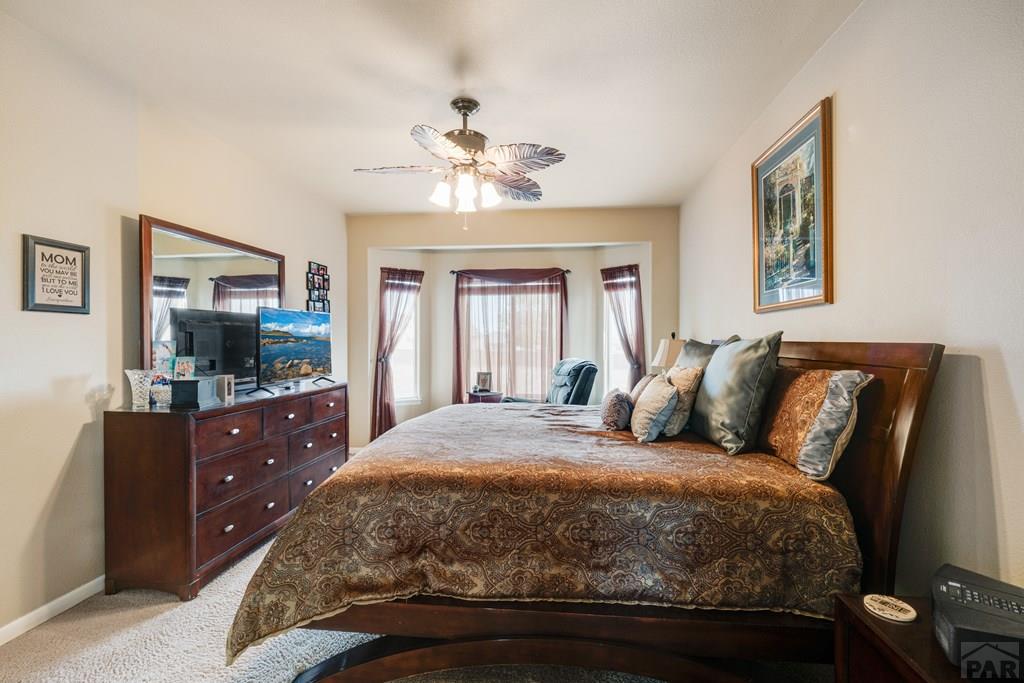 777 Woodleaf Dr