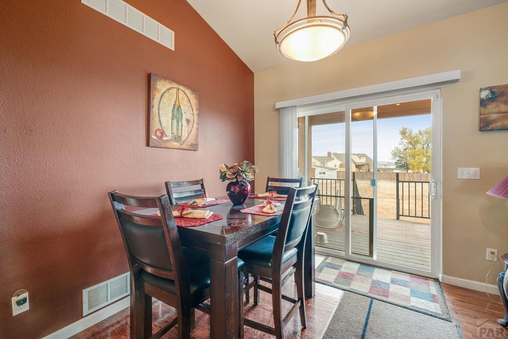 777 Woodleaf Dr