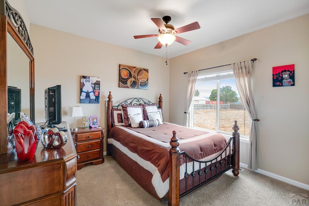 777 Woodleaf Dr