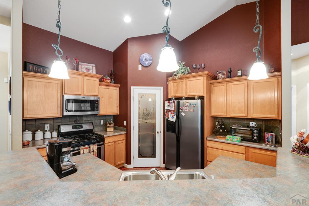 777 Woodleaf Dr