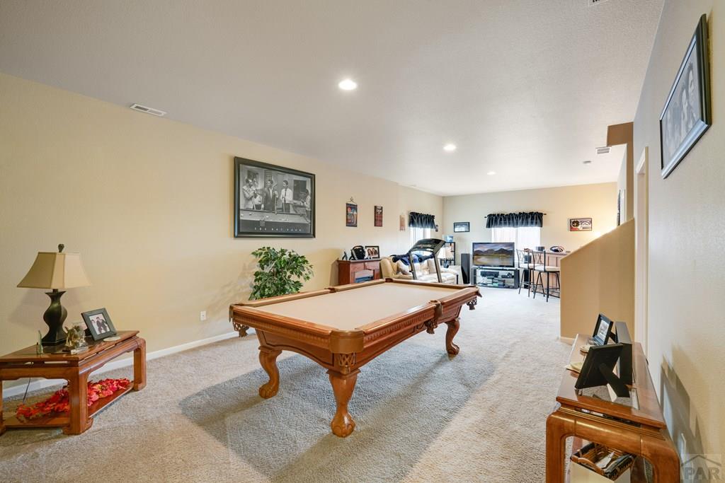 777 Woodleaf Dr