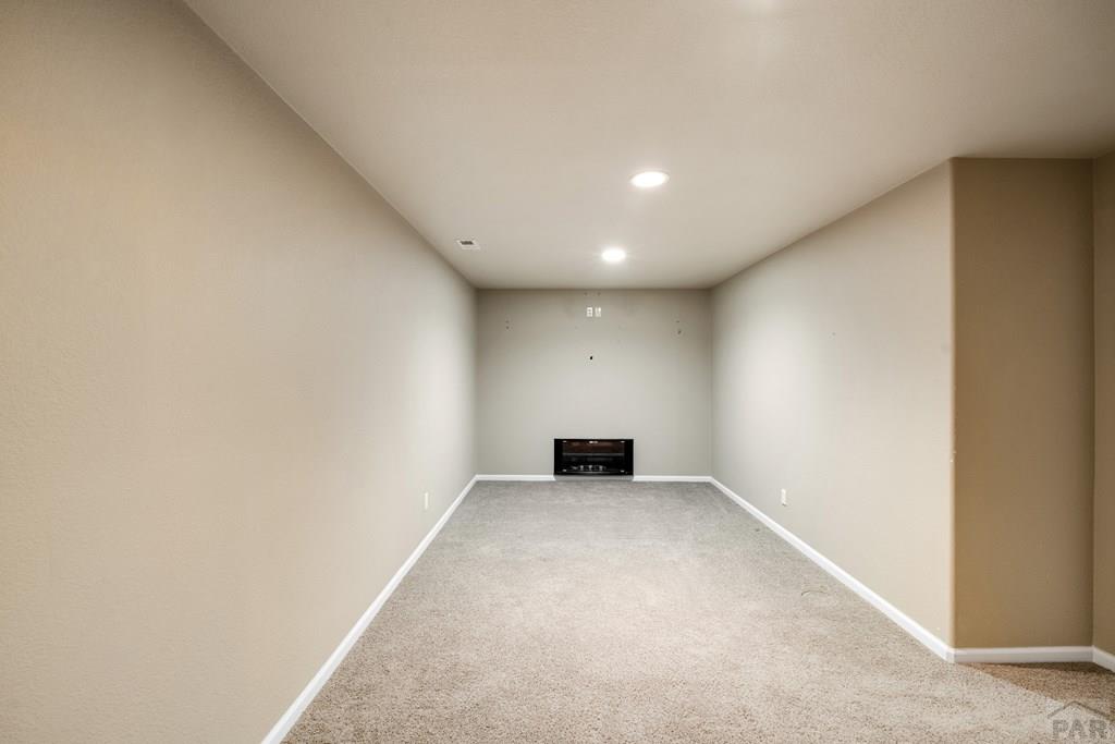 777 Woodleaf Dr